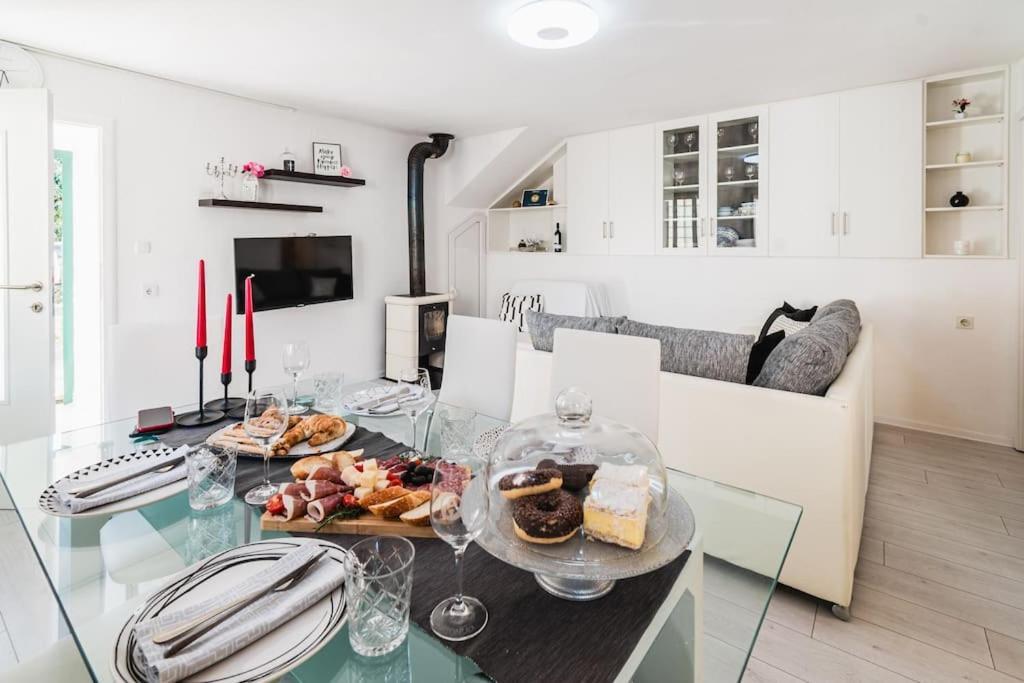 Holiday Home Marina-Renovated House In City Center Rogoznica  Kültér fotó