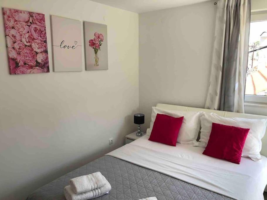 Holiday Home Marina-Renovated House In City Center Rogoznica  Kültér fotó