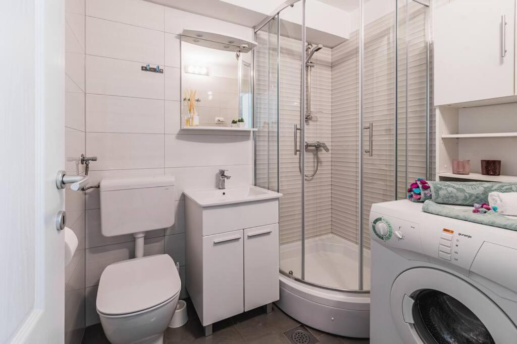 Holiday Home Marina-Renovated House In City Center Rogoznica  Kültér fotó