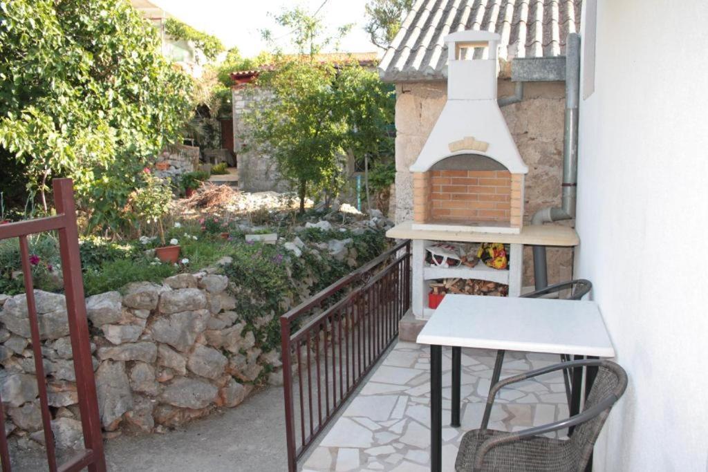 Holiday Home Marina-Renovated House In City Center Rogoznica  Kültér fotó
